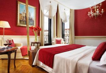 Hotel Palazzo Giovanelli e Gran Canal allows 18 year olds to book a room