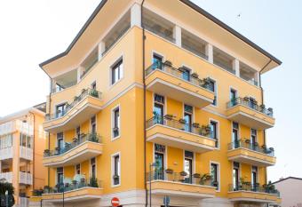 Hotel Villa Venezia has Balcony rooms