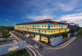 Courtyard by Marriott Shanghai International Tourism and Resorts Zone has Balcony rooms