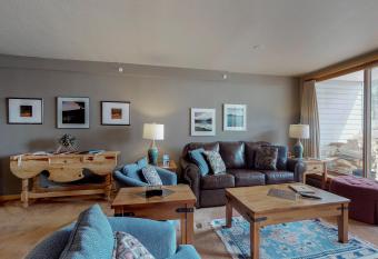 Liftside Condominiums 203 has Balcony rooms