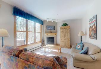 Trappers Crossing 8763 has Balcony rooms