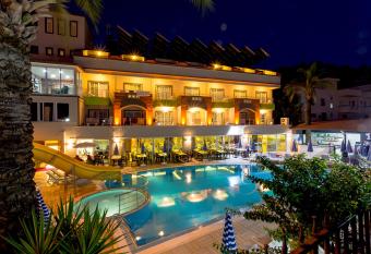 Rich Melissa Hotel allows 18 year olds to book a room