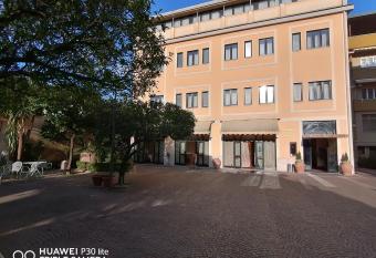 Hotel Giardino degli Aranci has Smoking/Balcony rooms