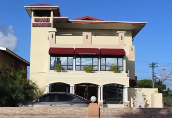 Grand Diamond Hotel Trinidad allows 18 year olds to book a room