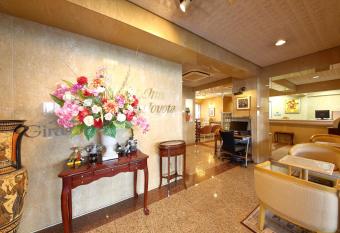 Hotel Palace Inn Toyota has Smoking rooms