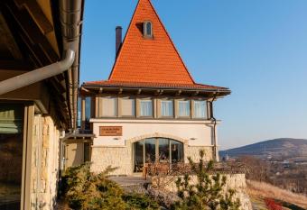 Harmonia Mundi has Balcony rooms