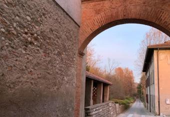 L  Antica Corte Lazzago allows 18 year olds to book a room