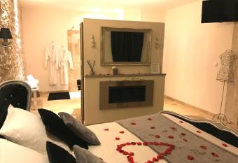 O2suites allows 18 year olds to book a room