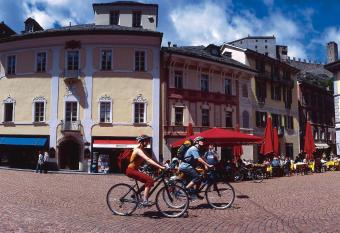 Bellinzona Piazza Collegiata has Balcony rooms