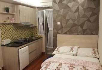 Papilukas Room Kalibata City - Studio Silver has Balcony rooms