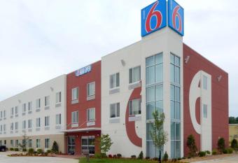 Motel 6-Tulsa, OK allows 18 year olds to book a room