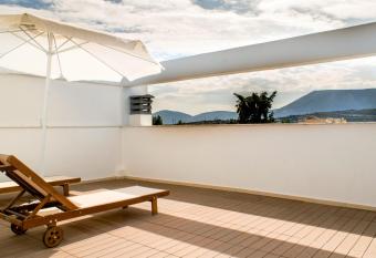 Elvita Spata Luxurious Villa allows 18 year olds to book a room