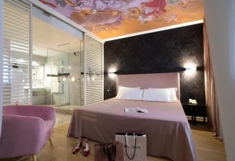 Hotel D120 has rooms with a private hot tub