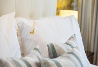 Villas Arbia - Margita Deluxe Beach Hotel has rooms with a private hot tub