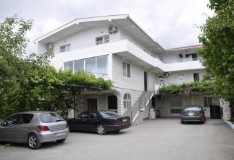 Guest House Lalic has Balcony rooms