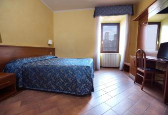 Albergo Dei Leoni allows 18 year olds to book a room