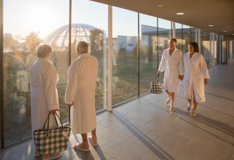 Vital Hotel an der Therme GmbH allows 18 year olds to book a room