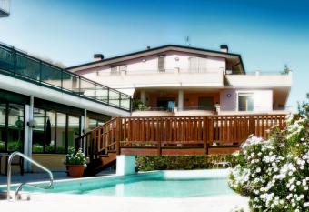 Villa Dei Romanzi has Smoking rooms