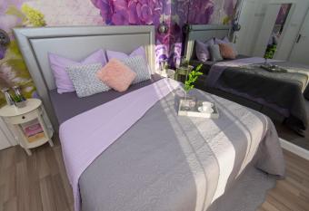 Guest house Lenny rooms has Balcony rooms