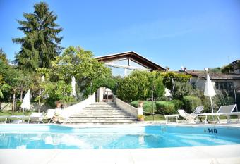 Ca  San Sebastiano Wine Resort & Spa has Balcony rooms