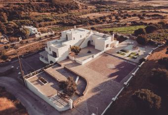 Villa Elia has Balcony rooms