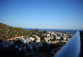 Panorama Penthouse & Studios has rooms with a private hot tub