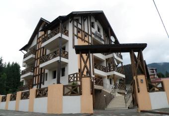 Pensiunea Gold has Balcony rooms