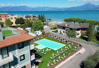 Hotel Puccini has Balcony rooms