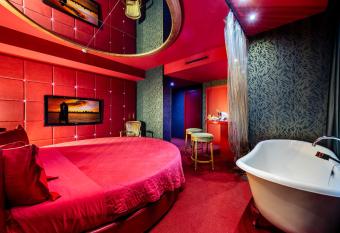 Base Hotel has rooms with a private hot tub