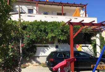 Apartments Bruno has Balcony rooms