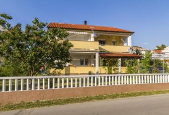 Apartments Ivica has Balcony rooms