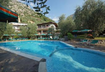 Hotel Coste allows 18 year olds to book a room