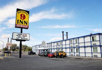 National 9 Inn Showboat has Smoking rooms