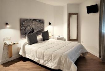 Hostal Las Margaritas allows 18 year olds to book a room