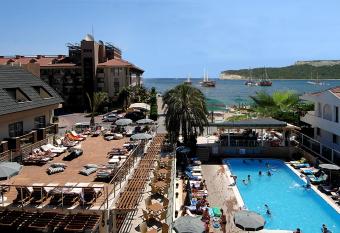 Ambassador Plaza Hotel allows 18 year olds to book a room