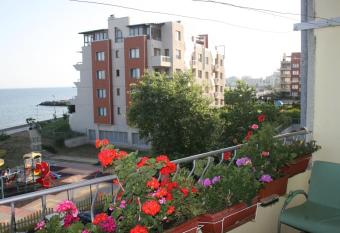 Homestay Kostadinov has Balcony rooms