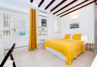 Studio Katja allows 18 year olds to book a room