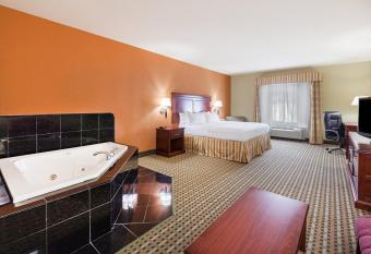 Holiday Inn Express Hotel & Suites Amarillo East, an IHG Hotel has rooms with a private hot tub
