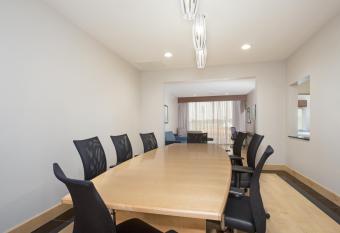 Holiday Inn Express & Suites Amarillo By IHG has rooms with a private hot tub