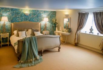 The Queens Head allows 18 year olds to book a room