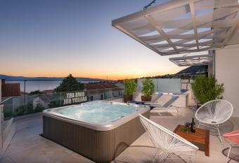 Belado Residence Bol has Balcony rooms