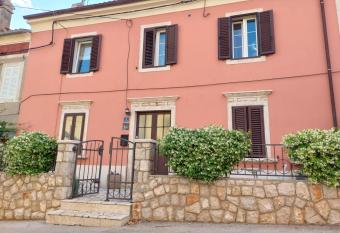 Guest House Attilia has Smoking/Balcony rooms