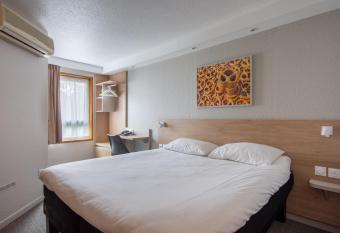 Brit Hotel Mulhouse Centre allows 18 year olds to book a room