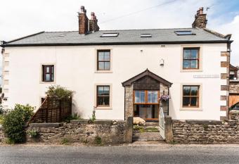 Stanley Lodge Farmhouse allows 18 year olds to book a room