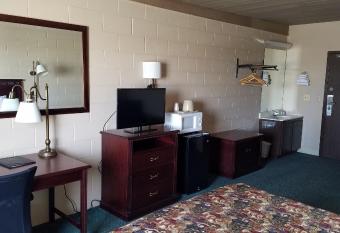 1st Choice Inn of Rawlins has Smoking rooms