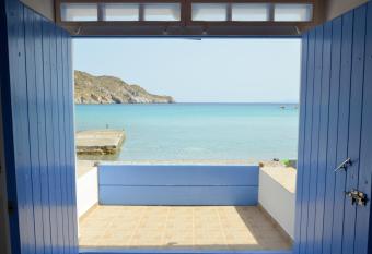 Erginas Boat House has Balcony rooms