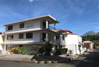 L Escale du Mouillage allows 18 year olds to book a room