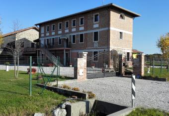 Chiaro di Luna has Balcony rooms