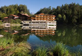 Parkhotel Tristachersee has Balcony rooms