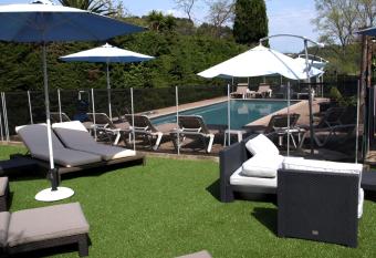 Hotel Cayrons Vence & St Paul de Vence allows 18 year olds to book a room